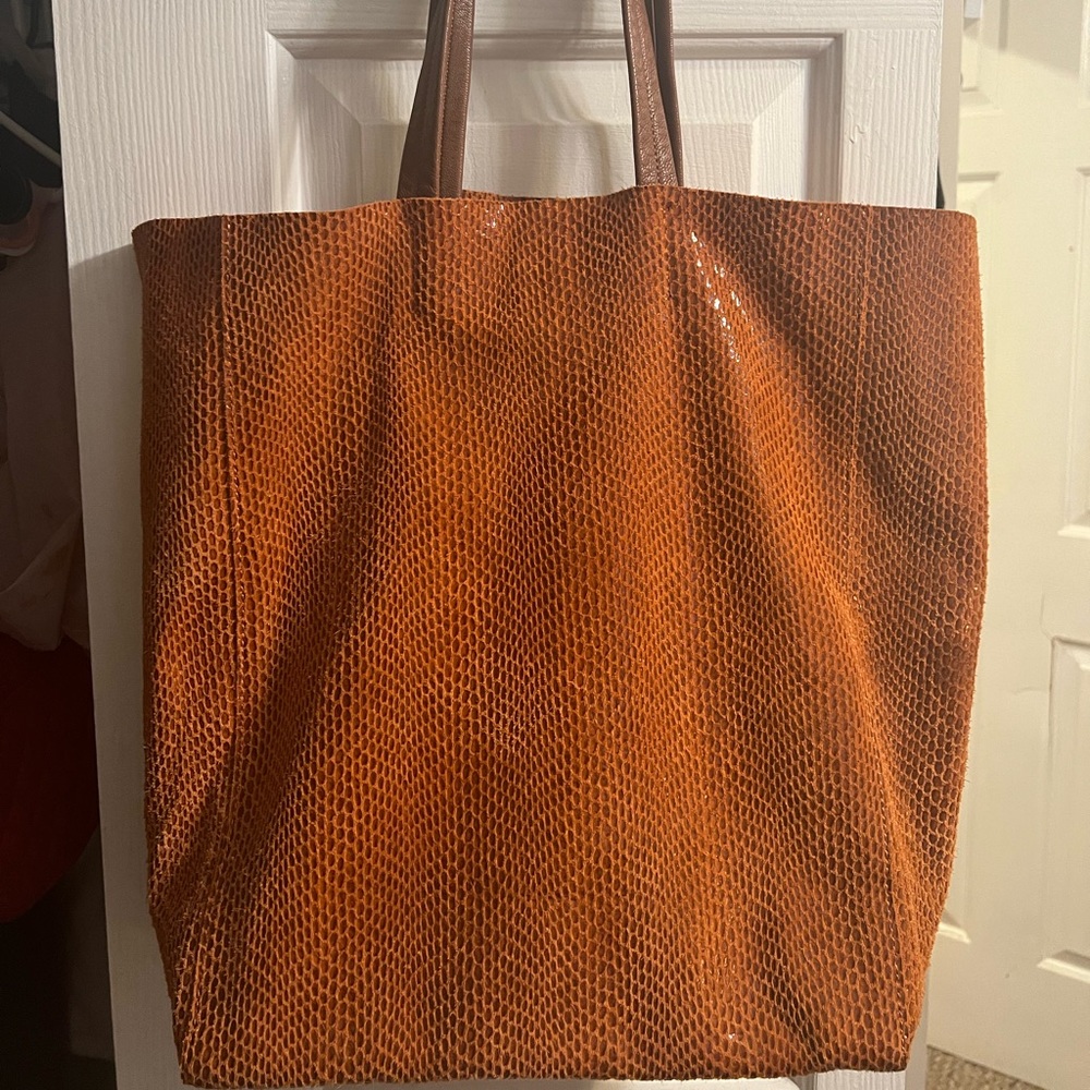 Sorial of New York Leather shoulder bag in Apricot